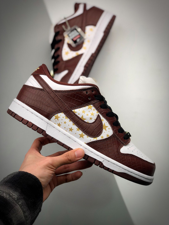 supreme x nike sb dunk low stars barkroot brown